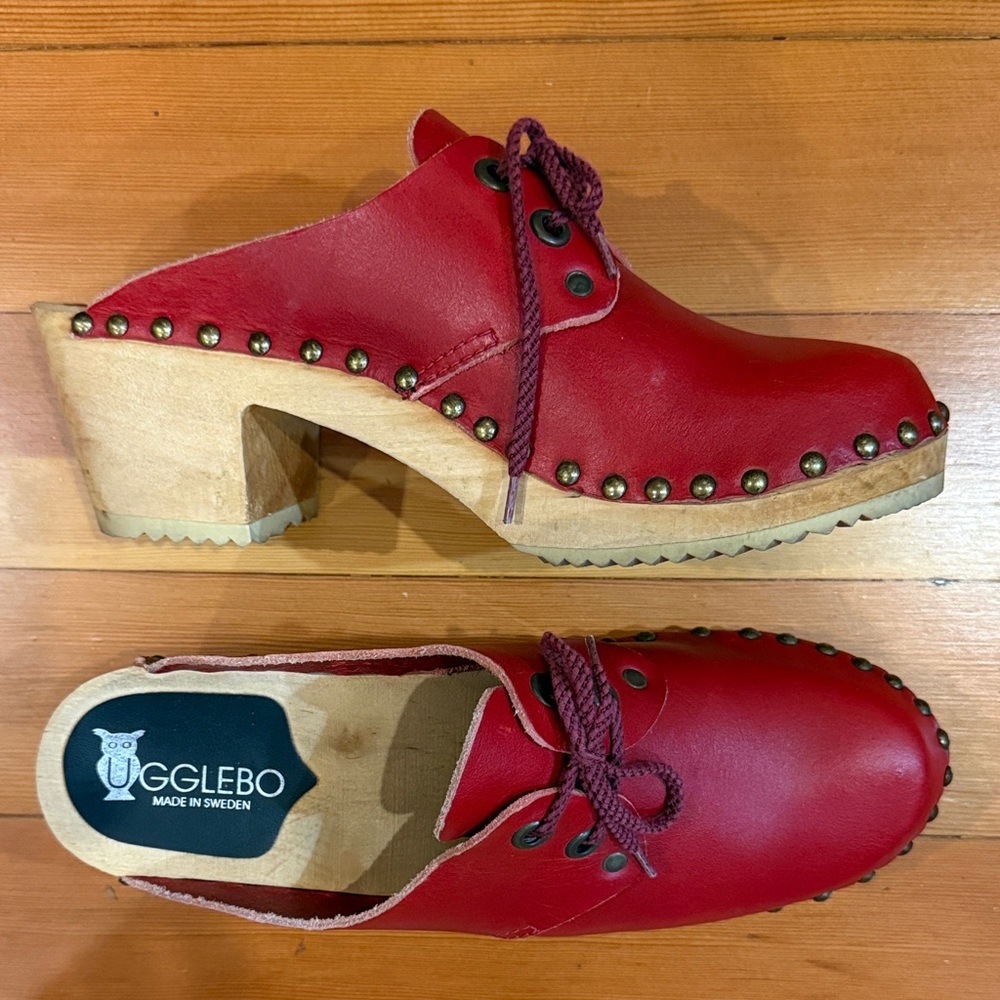 Ugglebo Rosett red leather clogs
